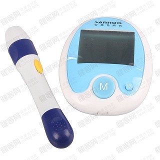 三諾安穩(wěn)免調(diào)碼血糖測(cè)試儀(1臺(tái)+50支試紙+50支采血針28g)